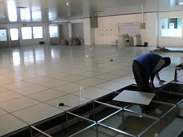 Thi công sàn nâng Canxi Sunfat tại văn phòng hạng A